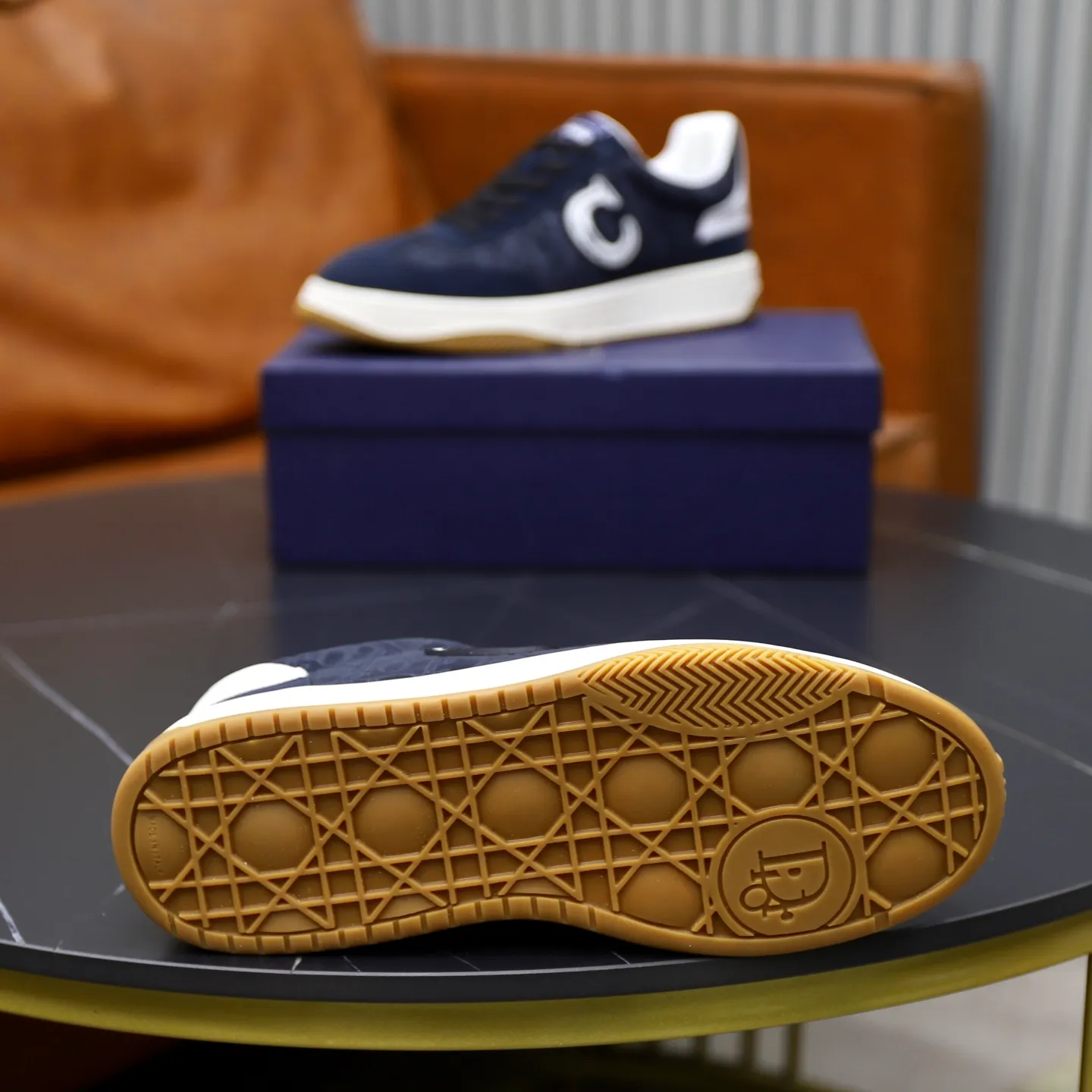 Ex-factory price: 400💰🙅‍♂️🙅‍♂️🙅‍♂️ Brand: Dior DIOR Standard code: 38-44 (45 customized) Grade: Same as the official website Material: Original cowhide material spliced with brand cloth Comfortable and breathable lining Lightweight and wear-resistant sports outsole Style category: Men's fashion casual shoes Running sports shoes Distinguished luxury brand elements Top luxury color: actual picture color